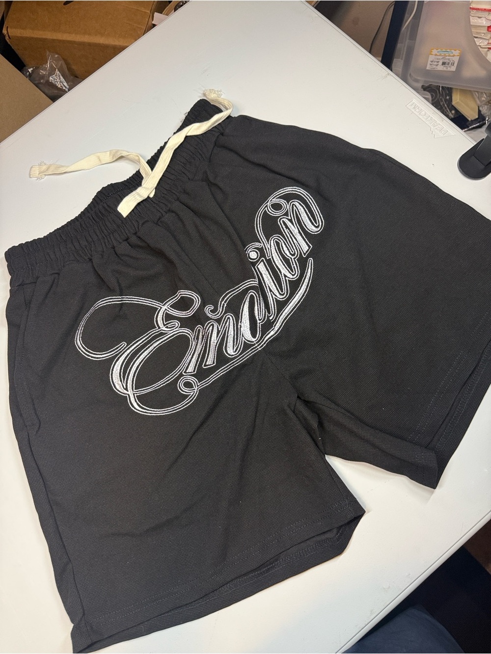 Mixed emotion shorts M